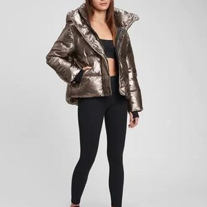 NWT - Gap Heavyweight Cropped Oversized Puffer Jacket